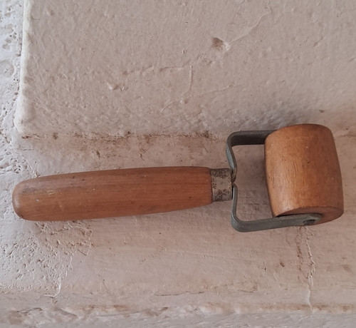 Wallpaper seam roller - seam, tool