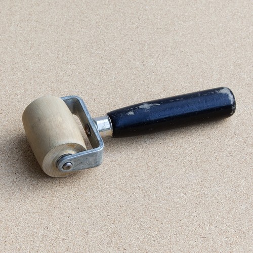 Hyde wooden wallpaper seam